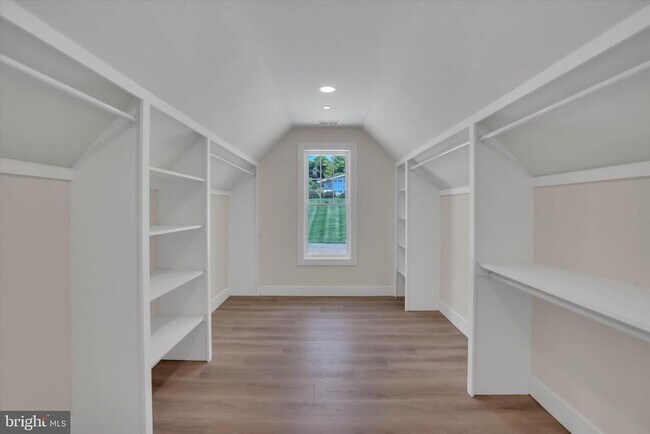 Building Photo - 1506 Bayview Dr