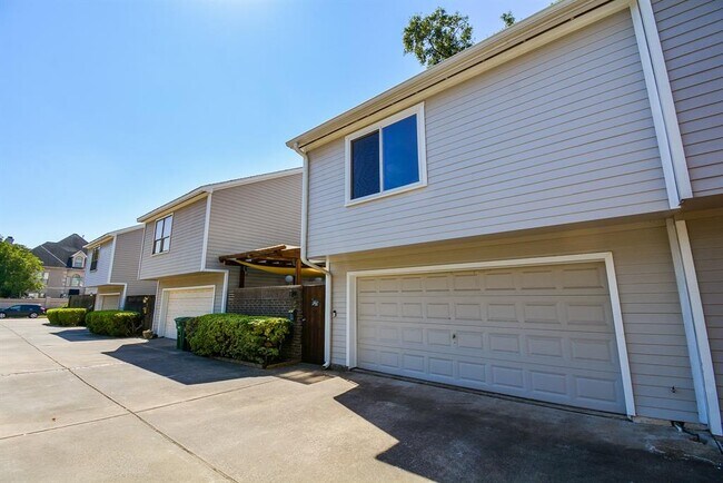 Building Photo - 2600 Nantucket Dr