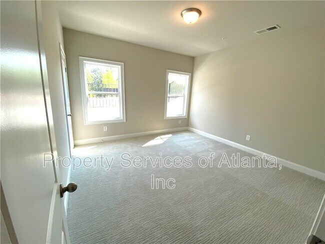 Building Photo - 912 Sweetwater Grove