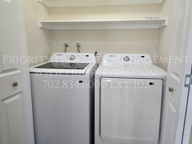 Building Photo - GORGEOUS SPRING VALLEY COTTAGE ! 3 Bed/2 B...