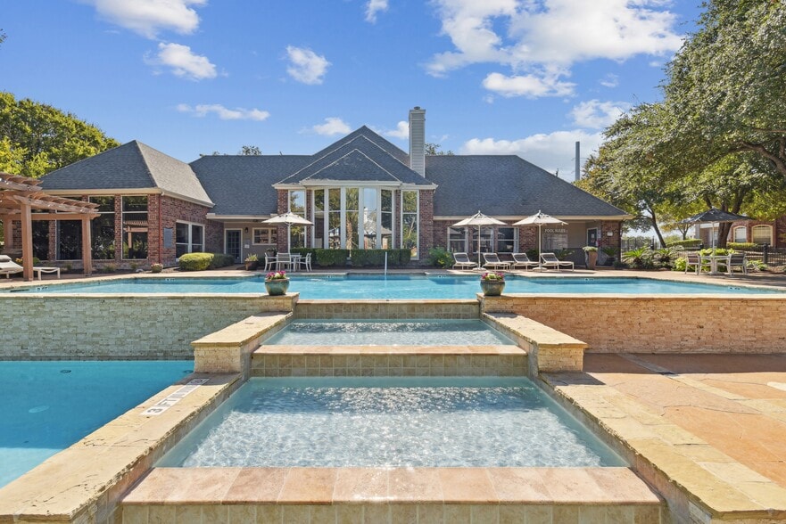 Primary Photo - Whispering Creek Villas Apartment Homes
