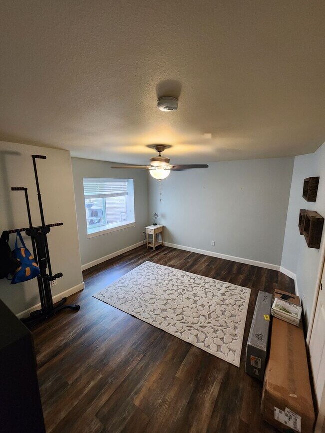 Building Photo - Beautiful Home in Pine Creek