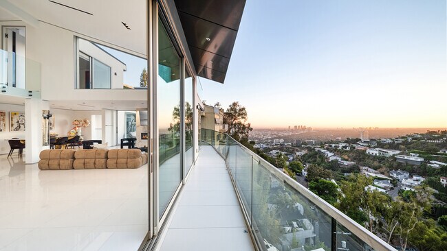 Building Photo - 1623 Viewmont Dr