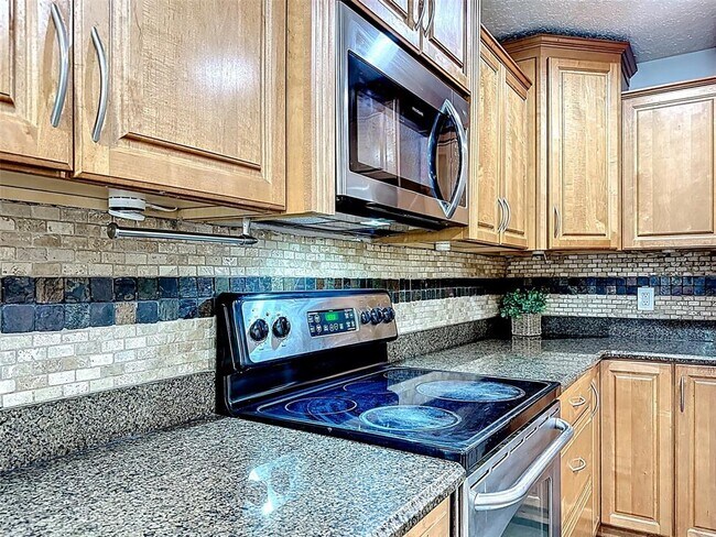 Building Photo - 341 W Hornbeam Dr