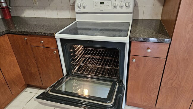 Building Photo - 177 NE 12th Ave