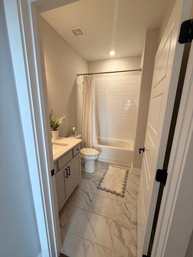 Building Photo - 9030 Headwaters Dr
