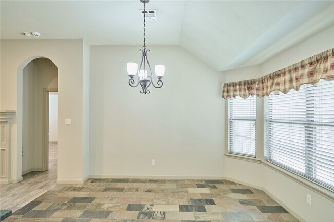 Building Photo - 13613 Vail Dr