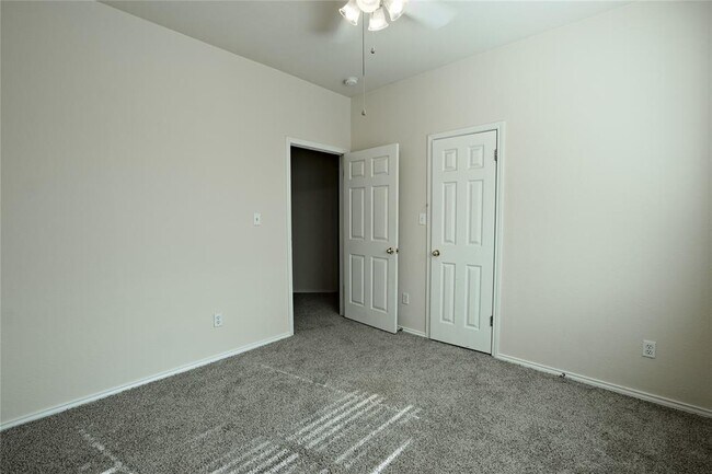 Building Photo - 704 Thrush Dr