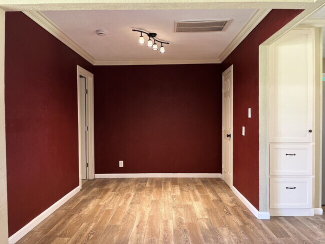 Building Photo - Spacious Four Bedroom!