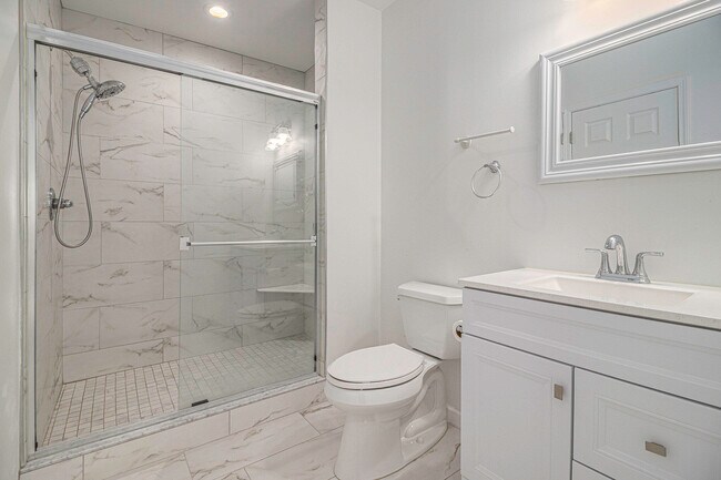 Building Photo - 1304 N Bay Dr