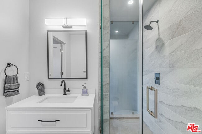 Building Photo - 3937 Kentucky Dr