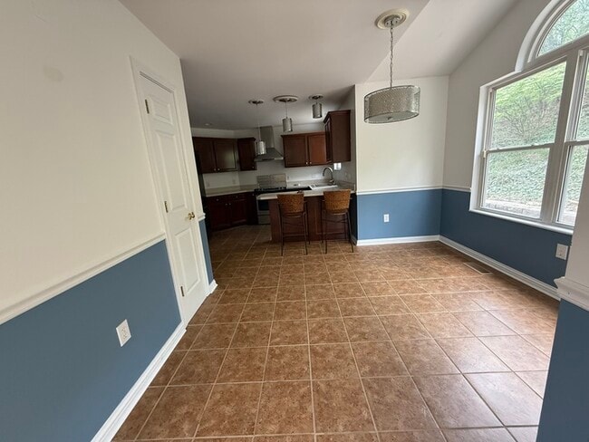 Building Photo - SIngle Family