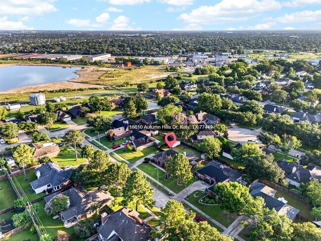 Building Photo - 18610 Autumn Hills Dr