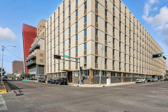 Building Photo - 517 Gold Ave SW