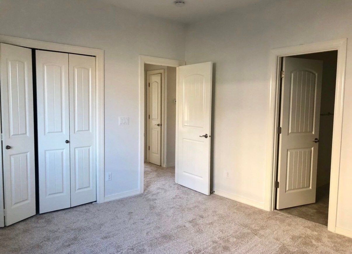 Building Photo - 758 Meadowlawn Pl