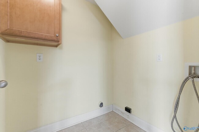 Building Photo - 438 Shamrock Dr