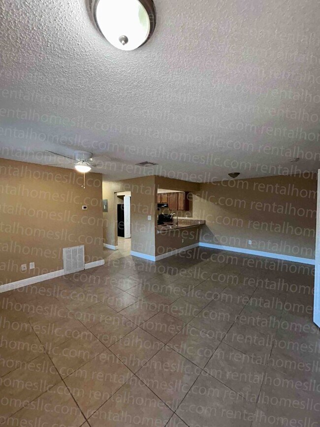 Building Photo - Remodeled Patio Home, Minutes Away From UCF, Technology Park, & the E/W Expressway