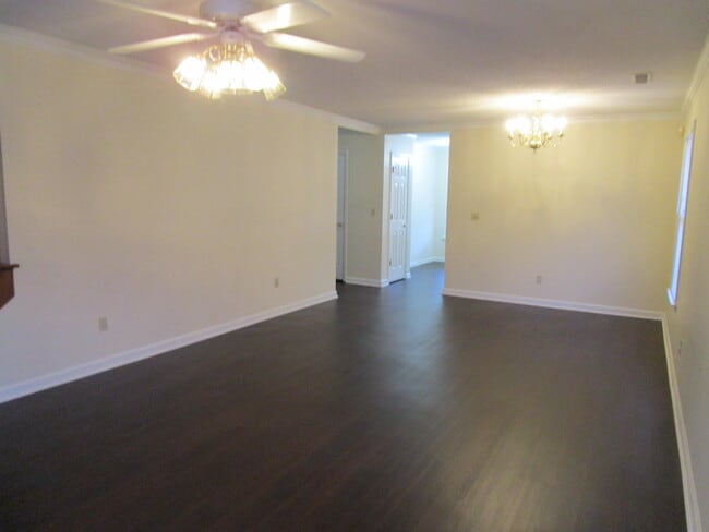 Building Photo - 2224 Preot St