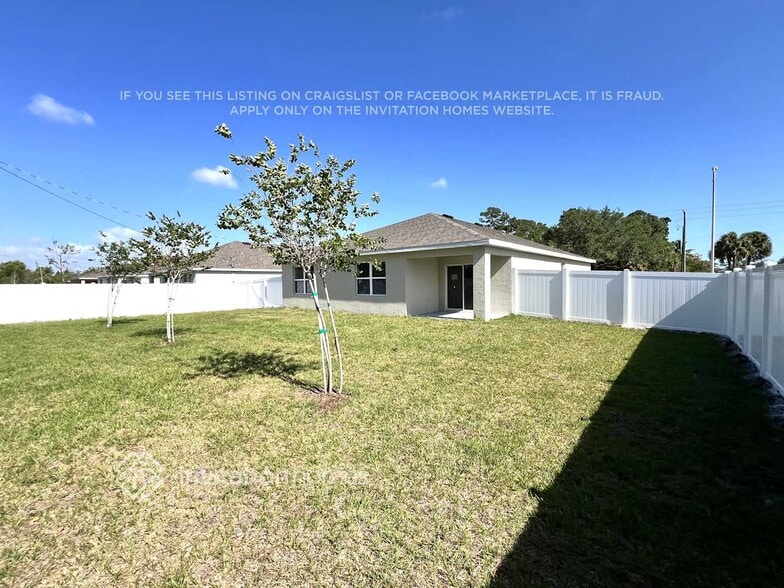 Building Photo - 534 SW Prima Vista Blvd