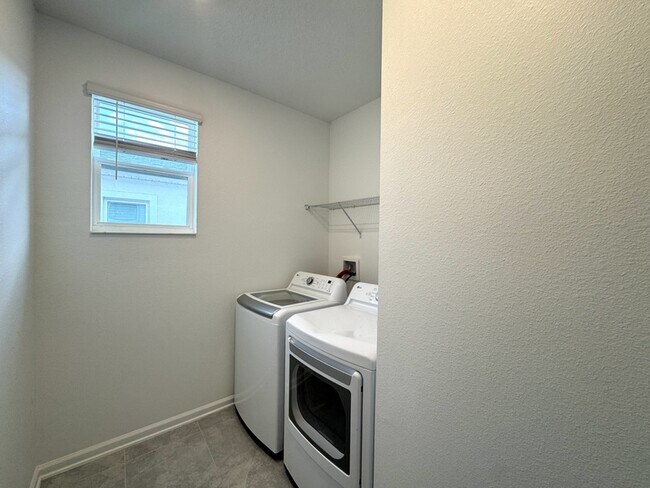 Building Photo - 336 Nine Iron Dr