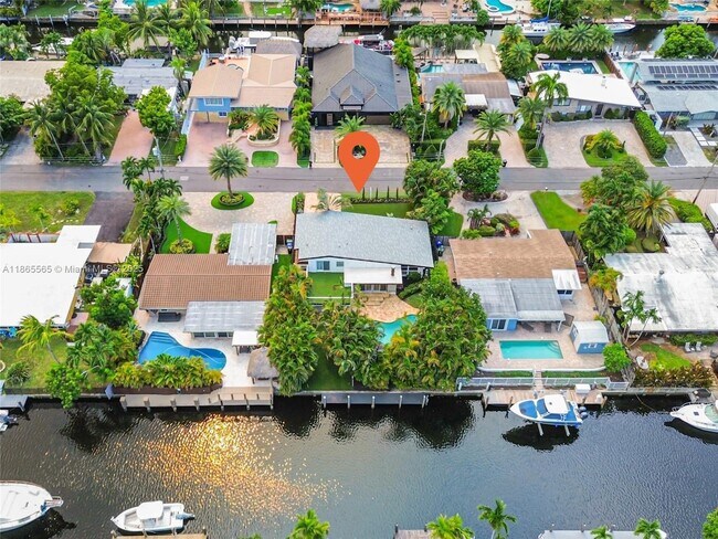 Building Photo - 2530 Okeechobee Ln
