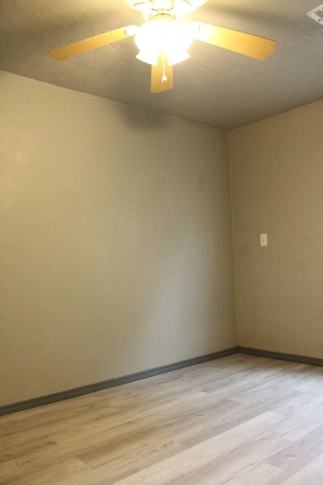 Building Photo - Spacious House for Rent in the Heart of Tu...