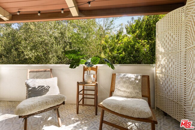 Building Photo - 6425 Green Valley Cir