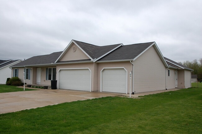 Building Photo - Nice 2-Bedroom Duplex on Tanglewood Drive in Goshen