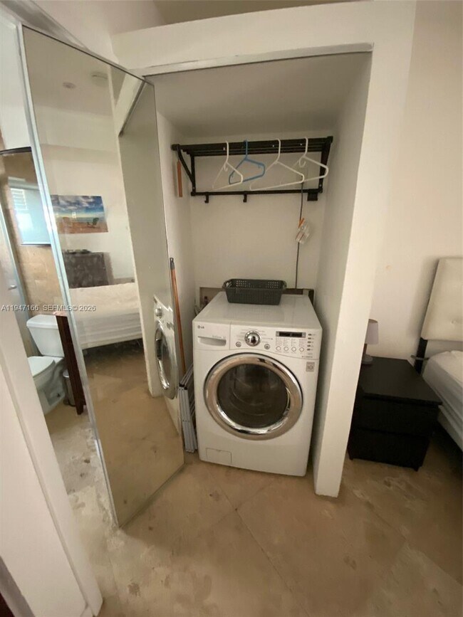 Building Photo - 635 8th St