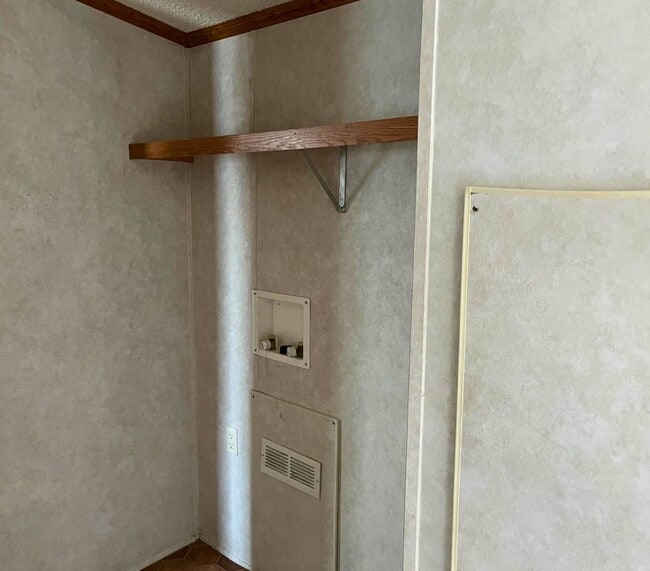 Building Photo - 3400 S 4th Ave