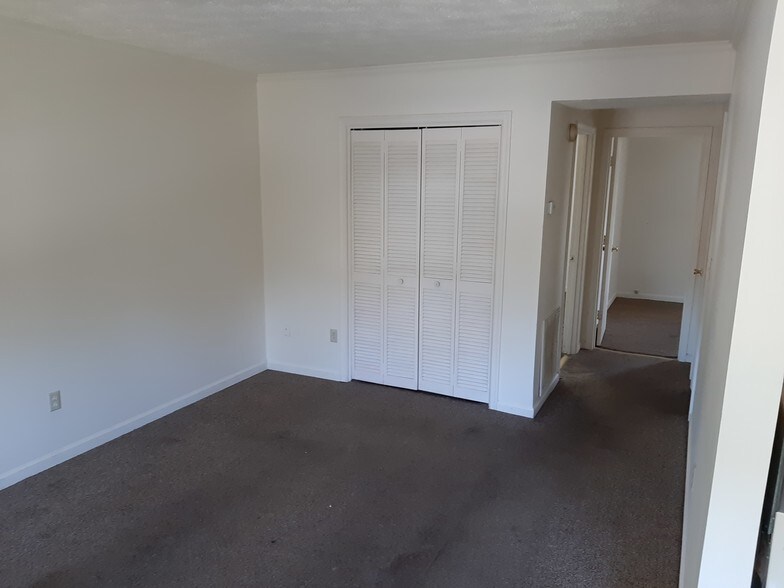 Hall to Bedrooms - 720 King Ave