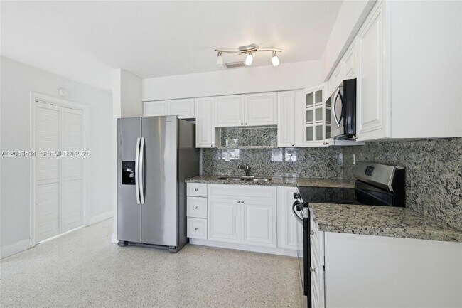 Building Photo - 2625 SW 29th Ave