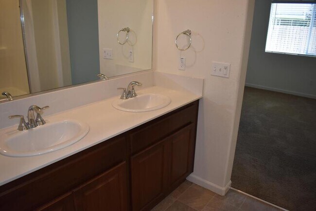 Building Photo - 4208 Candle Ct