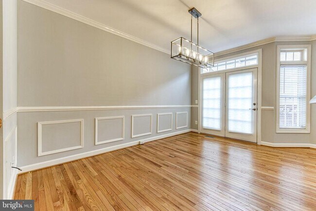 Building Photo - 953 Harrison Cir