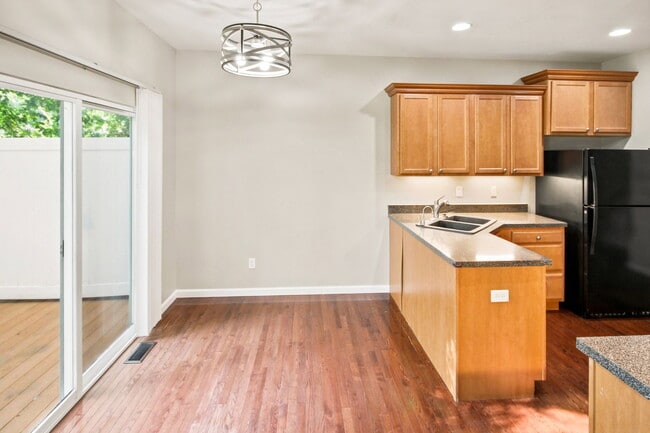 Building Photo - 404 Willott Square Dr