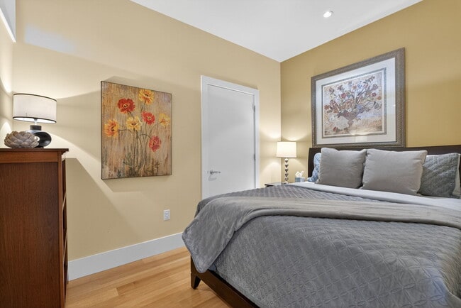 Building Photo - 1001 NW Lovejoy St