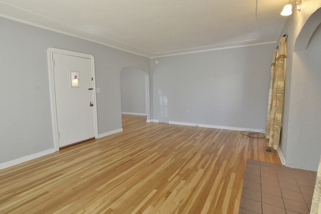 Building Photo - Charming 3 Bedroom 1 Bath Home in Prestigious Willow Glen Location!