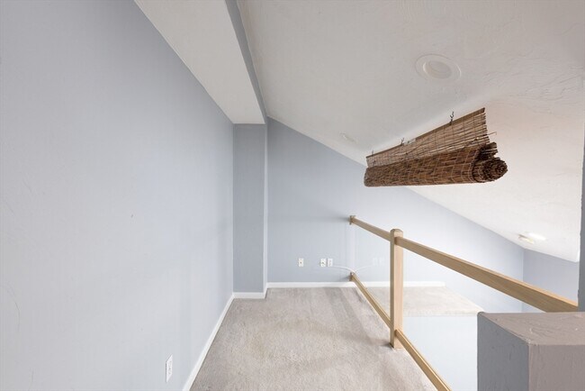 Building Photo - 445 Captain Eames Cir