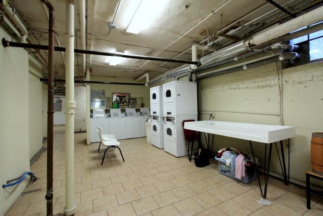 Building Photo - 15 Linnaean St