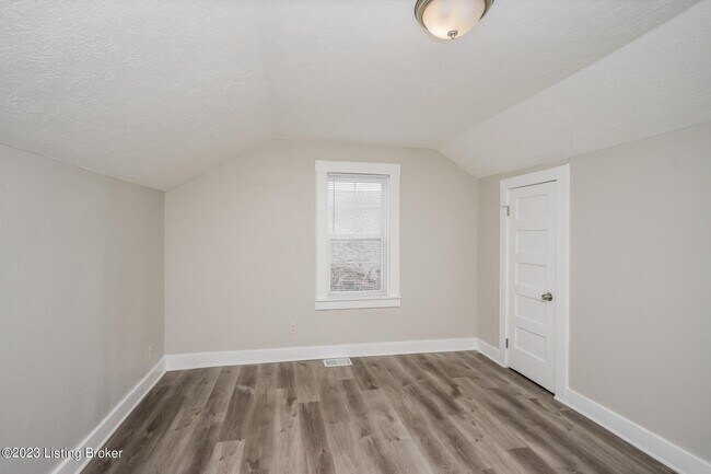 Building Photo - 1821 W Lee St