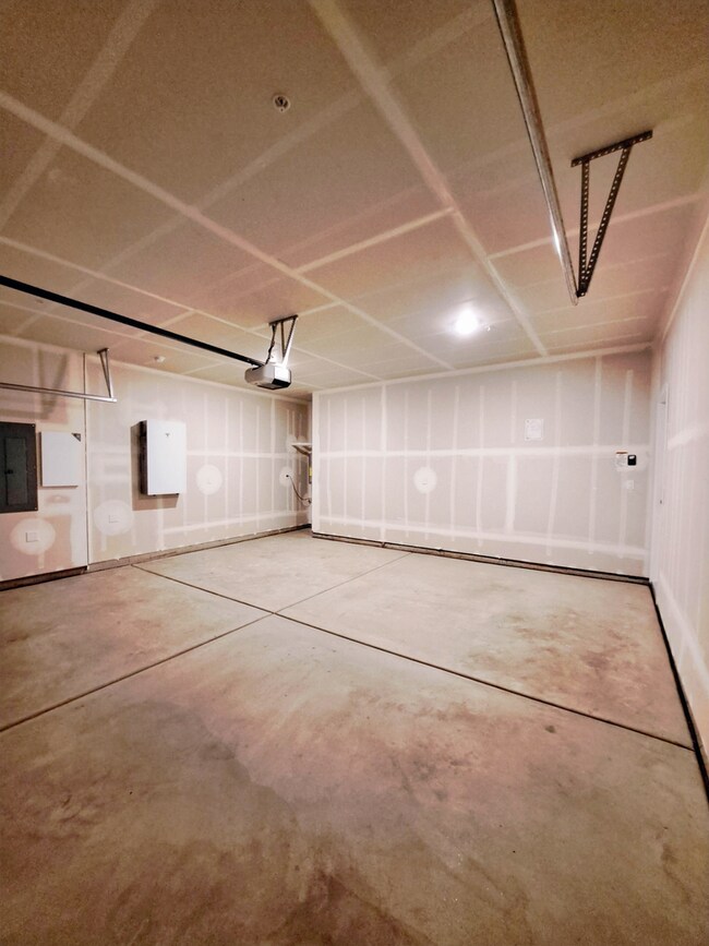 Building Photo - Rent Reduced to $2395 & Move-in Special: $500 Off the 1st Month's Rent! Spacious 3BR/2BA Home wit...