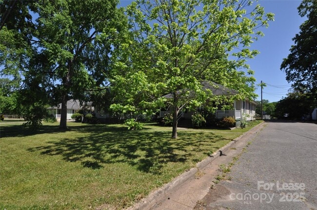 Building Photo - 1731 Perfection Ave
