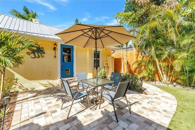 Building Photo - 748 11th Ave N