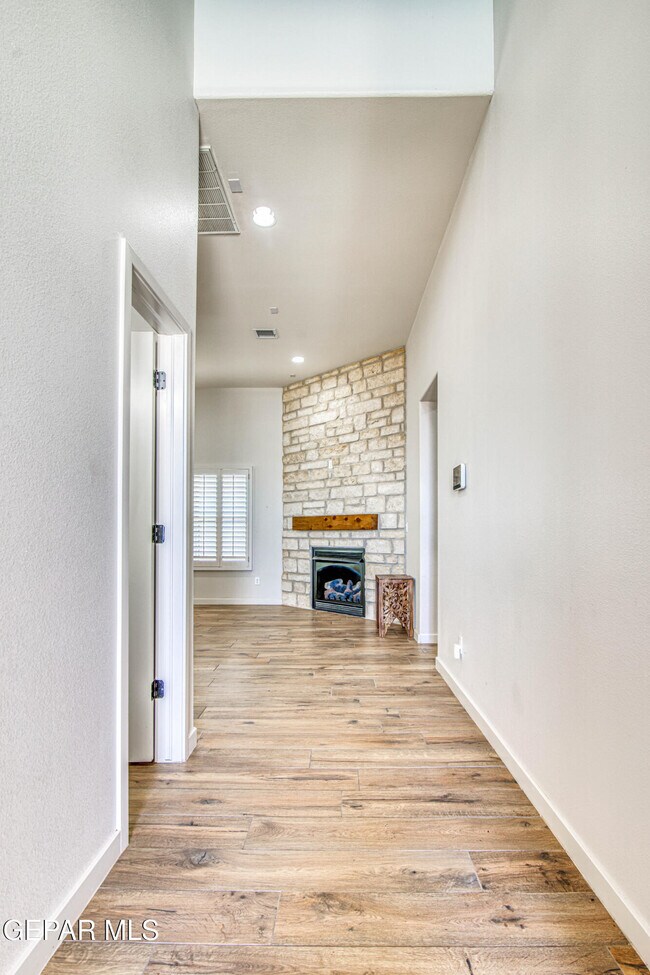 Building Photo - 805 Mormon Tea Dr