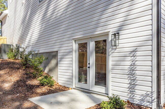 Building Photo - 346 Gun Club Dr