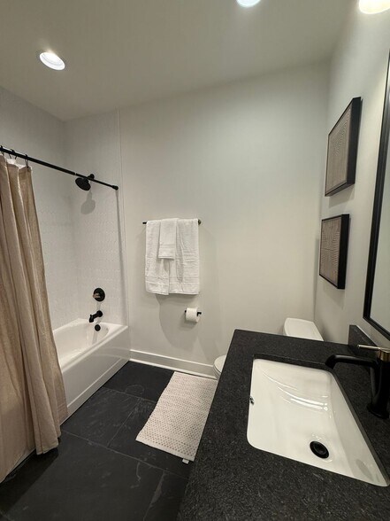 Building Photo - Awesome New Construction 5BR House Close t...