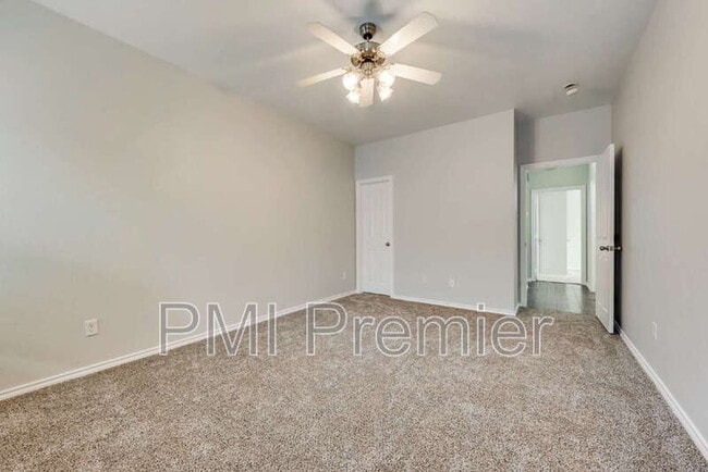 Building Photo - 5832 Center Ridge Dr