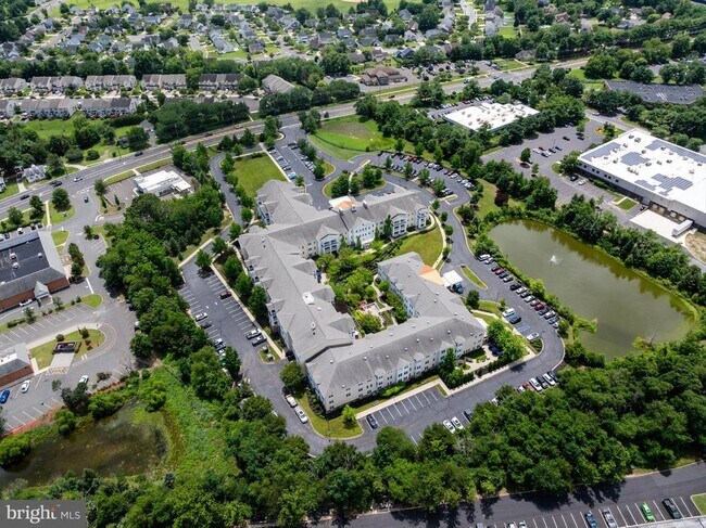 Building Photo - 170 Greentree Rd