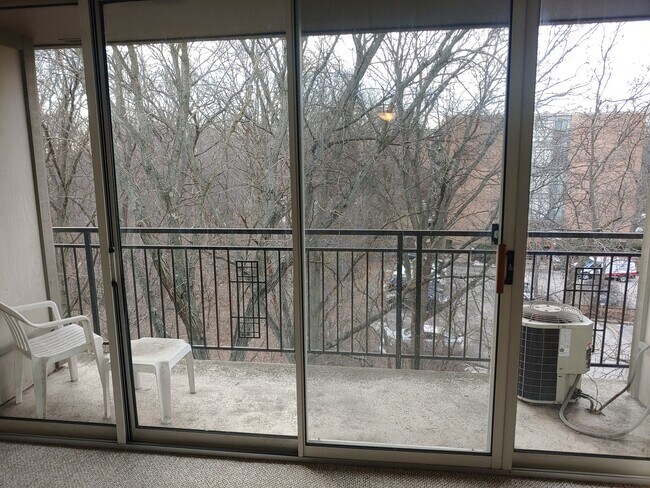 Building Photo - 5820 Oakwood Dr