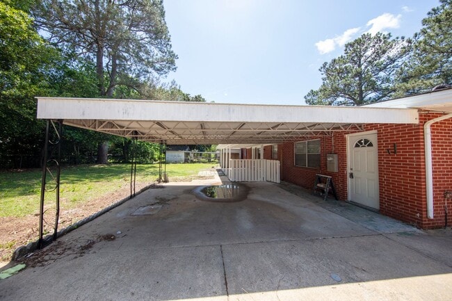 Building Photo - ** 3 bed 2 bath located in Dalraida **Call...
